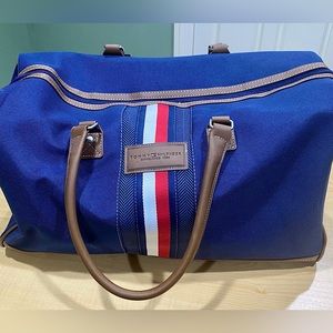 Tommy Hilfiger sport duffel, (never used). Like new.